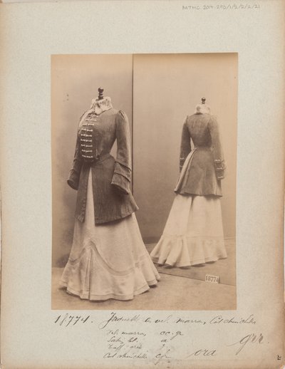 Albumisivu: House of Worth, Jacket tekijältä Photographer French
