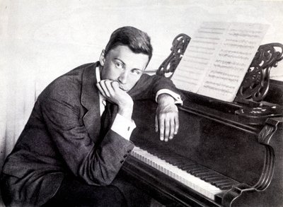 Sergei Prokofjev ja hänen pianonsa tekijältä Photographer French