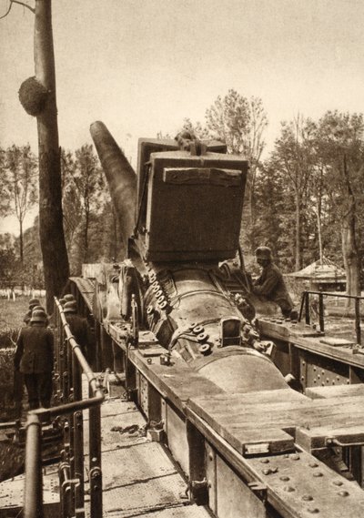 Nopeasti ladattava kiskoon asennettu tykki (m/v kuva) tekijältä Photographer German
