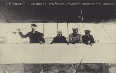 Saksalainen ilmalaivarakentaja Graf Ferdinand von Zeppelin yhden ilmalaivansa gondolissa laskeutumisen jälkeen (m/v kuva) tekijältä Photographer German