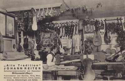 Johann Reiter, kielisoittimien valmistaja ja korjaaja, Mittenwald, Baijeri (b/w kuva) tekijältä Photographer German