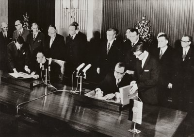 26. toukokuuta 1972 Saksan demokraattisen tasavallan ja Saksan liittotasavallan ensimmäinen valtiosopimus allekirjoitettiin liikennesopimus DDR:n pääkaupungissa Berliinissä (m/v kuva) tekijältä Photographer German