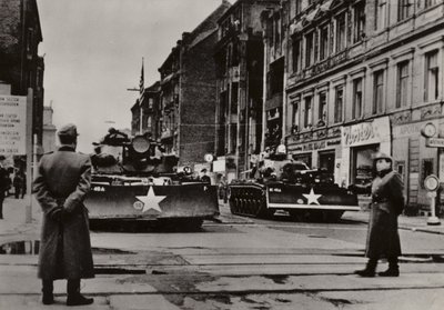 Erityisen vakavat provokaatiot aloitettiin 24. - 28. lokakuuta 1961, kun raskaasti aseistetut Yhdysvaltain sotilaat, panssarivaunujen tukemana, loukkasivat toistuvasti Saksan demokraattisen tasavallan osavaltion rajaa (b/w kuva) tekijältä Photographer German