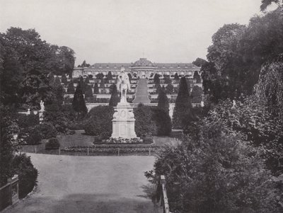 Potsdam, Frederick Suuren muistomerkki ja näkymä Sanssoucin palatsille (m/v kuva) tekijältä Photographer German
