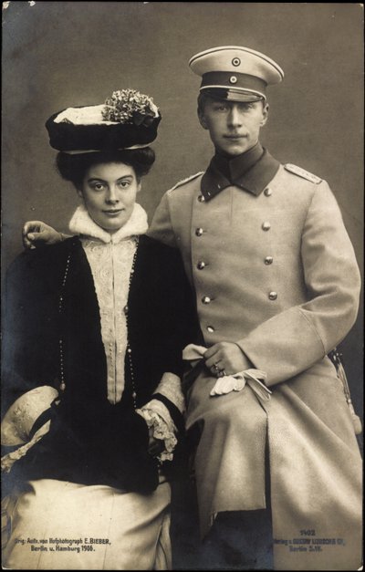 Prinsessa Cecilie ja prinssi William, takki ja hattu tekijältä Photographer German