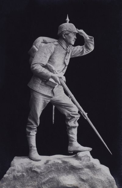 Veistos ensimmäisen maailmansodan saksalaissotilasta katselemassa taistelukentän poikki (m/w kuva) tekijältä Photographer German