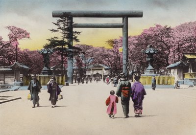 Japani, n. 1912: Valtava pronssitorii Shokonshalle tai henki kutsuu pyhäkköä kuolleille sotilaille kansallisissa vaikeuksissa, Tokio (kuva) tekijältä Photographer Japanese