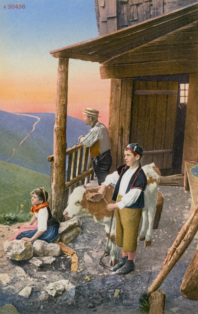 Isä ja kaksi lasta majansa luona Sveitsin Alpeilla. Vuonna 1913 lähetetty postikortti. tekijältä Photographer Swiss