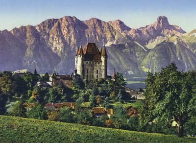 Thun, linna ja Stockhornin ketju (kuva) tekijältä Photographer Swiss