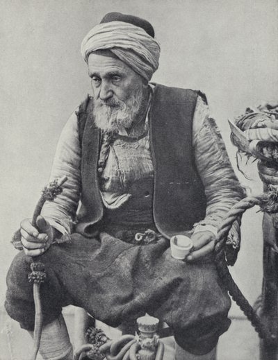 Vesipiippua polttava talonpoika, Izmir, Turkki (m/v kuva) tekijältä Photographer Turkish