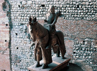 Cangrande I della Scalan ratsastajapatsas, Castelvecchio, Verona, Veneto, Italia. tekijältä Blaise Nicolas Le Sueur