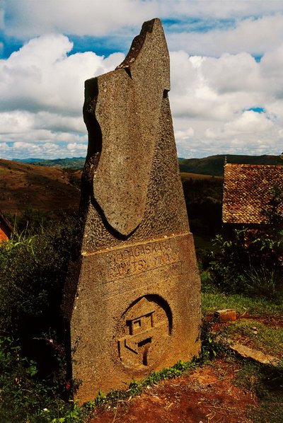 Stele kuvaa Madagaskaria, Ambohimangaa, Madagaskaria tekijältä Blaise Nicolas Le Sueur