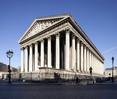 Näkymä Madeleinen kirkolle, uusklassista tyyliä, monumentti, jonka Napoleon 1 halusi vuonna 1806 temppeliksi, jossa Suuren Armeen kirkkaus muutettiin kirkoksi vuonna 1845 (kuva) tekijältä Pierre Alexandre Vignon