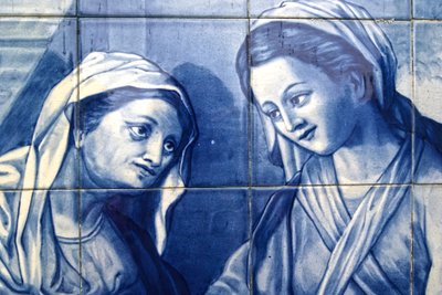 Yksityiskohta Mariasta, joka tapasi majatalon pitäjän vaimon, koristeellinen paneeli, joka kuvaa Mariaa ja Josephia saapumassa Inniin, Lamegoon, Portugaliin. 1738 (keraamiset laatat) tekijältä Portuguese School