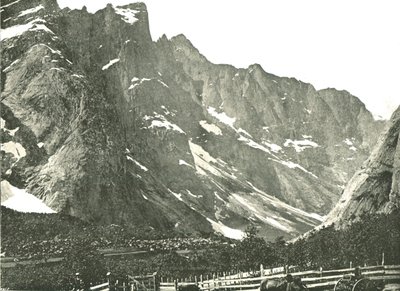 Trolltindane-vuoret, Horgheim, Norja, 1895. tekijältä Poulton and Co