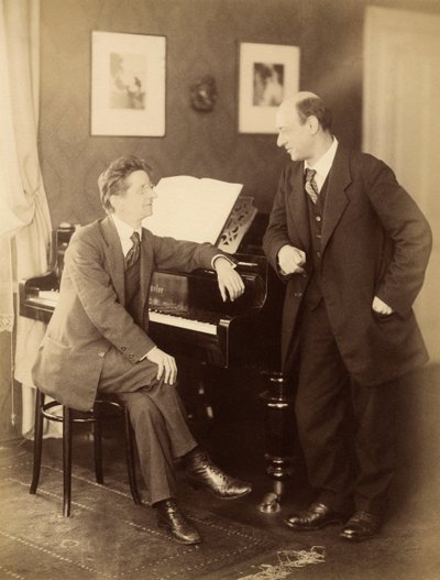 Alexander Zemlinsky ja Arnold Schönberg Prahassa, 1917. tekijältä Prague . Photo studio Schlosser and