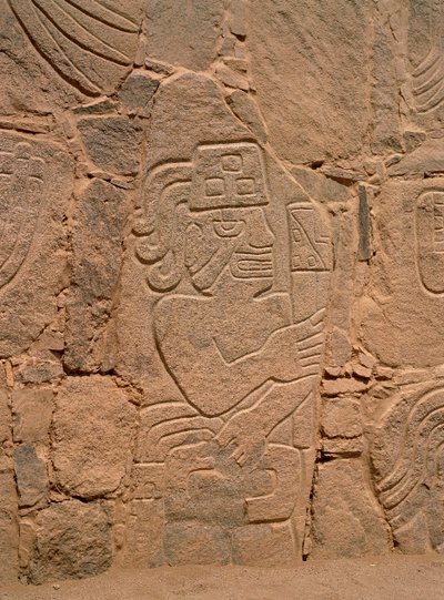 Figuuri soturista, jolla on kypärä ja kädessään maila (kivi) tekijältä Pre Columbian Pre Columbian