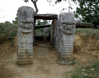 Megaliittinen veistos zoomorfisista karyatideista tekijältä Pre Columbian Pre Columbian