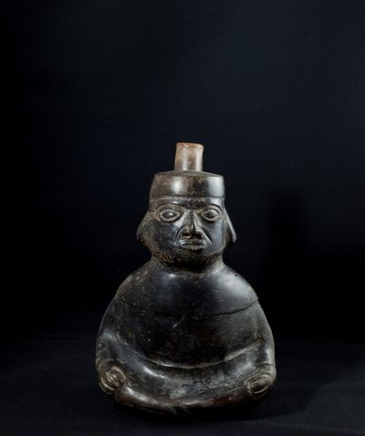 Antropomorfinen maljakko kahvalla / Peru, Mochica-kulttuuri (terrakotta) tekijältä Precolombian Precolombian