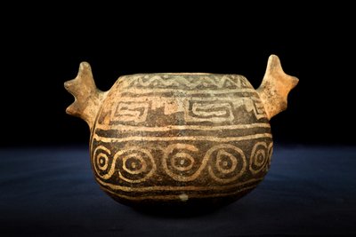 Pallomainen keramiikka, jossa zoomorfinen koristelu / esikolumbialainen taide (terrakotta) tekijältä Precolombian Precolombian