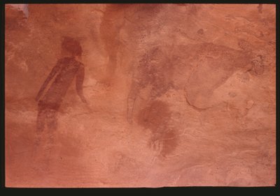 Ihmishahmo ja härkä (kalliomaalaus) tekijältä Prehistoric