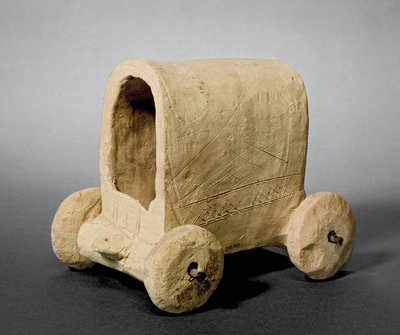 Malli katetusta vaunusta, jonka sanotaan olevan Hammamista lähellä Carchemish (Jerablus) Syyriaa, noin 2400-2300 eKr. (terrakotta) tekijältä Prehistoric