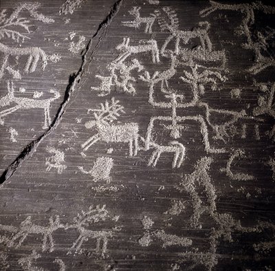 Camunnien sivilisaatio, esihistoria, kalliotaide: hautakivi, yksityiskohdat suuresta Naquanen kalliosta Valcamonicassa (Val camonica). Museo archeologico de Milan tekijältä Prehistoric Prehistoric