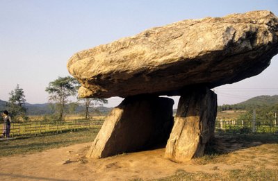 Dolmen Kanghwaan Etelä-Koreassa. tekijältä Prehistoric Prehistoric