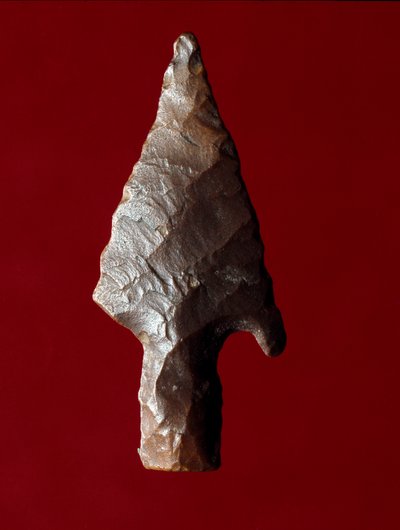 Egyptiläinen antiikki: nuolen kärki Fayoumin (Fayyum tai Fayum) paikalta Egyptistä. Predynastian aika. Verone, Museo Civico di Storia Naturale, Italia tekijältä Prehistoric Prehistoric