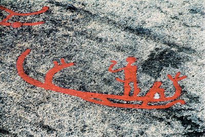 Petroglyfit Tanoumista, jotka edustavat miestä veneessä, Rock of Litsleby, Ruotsi (kaiverrettu kivi) tekijältä Prehistoric Prehistoric