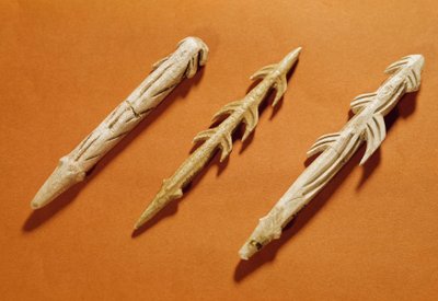 Esihistoria: kalastukseen käytetyt poroharppuunat. Toteutettu Magdalenian aikana. 17 000-11 000 eaa. Saint Germain en Laye, kansallisen arkeologian museo tekijältä Prehistoric Prehistoric