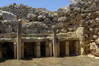 Esihistoria: näkymä Ggantijan megaliittiseen temppeliin, joka on peräisin neoliittiselta ajalta (3500-2600 eKr.), Gozon saari, Malta (kuva) tekijältä Prehistoric Prehistoric