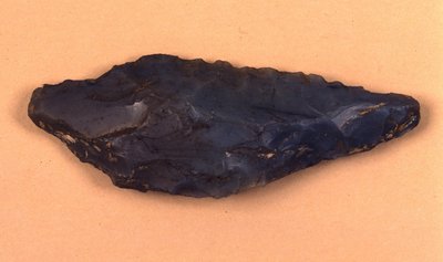 Isolino di Varesesta (Italiasta) löydetty kivinen nuolenkärki. tekijältä Prehistoric Prehistoric