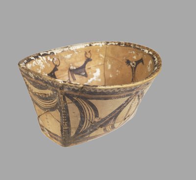 Soikea kulho, 4. vuosituhat eKr tekijältä Prehistoric Russian Culture