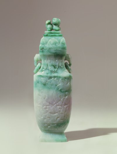 Kaidemaljakko ja kupullinen kansi, myöhäinen Qing-dynastia (smaragdi ja valkoinen jade) tekijältä Qing Dynasty Chinese School