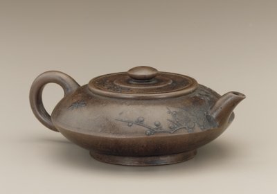 Teekannu, jossa on väärä merkki Gong Chunista, Yixingistä, Jiangsun maakunnasta (lasittamaton kivitavara) tekijältä Qing Dynasty Chinese School
