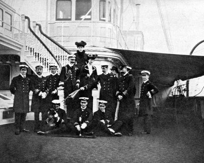 Ryhmämuotokuva kuninkaallisella jahdilla Victoria and Albert, Kööpenhamina, 1908. tekijältä Queen Alexandra