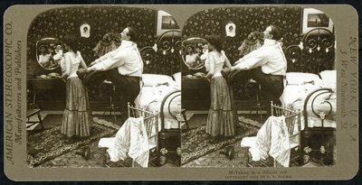 American Stereoscopic Companyn julkaisema stereoskooppinen kortti, joka kuvaa naista, joka on sidottu korsettiin tekijältä R.Y Young