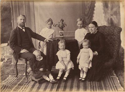 Herra Robert Holtz perheineen (kääntöpuoli) tekijältä Raja Deen Dayal