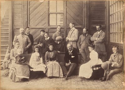 Shimla 17. toukokuuta 1887: varakuninkaan seurue. Lord William Beresford, sotilassihteeri, kapteeni Leonard Gordon, A.D.C., Mademoiselle Clerc, kunnianarvoisa Basit Blackwood, majuri F. R. Hamilton, A.D.C., herra Oglivie Grant, Sir Donald Mackenzie tekijältä Raja Deen Dayal