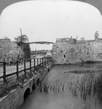 1300-luvun vallit ja Lillen portti, Ypres, Belgia, Ensimmäinen maailmansota, 1914-1918. tekijältä Realistic Travels Publishers