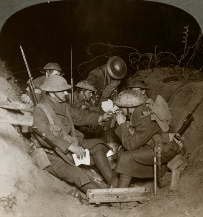 Ilta reservihaudoissa Beaumont Hamelissa, Ranskassa, ensimmäinen maailmansota, 1914-1918 tekijältä Realistic Travels Publishers