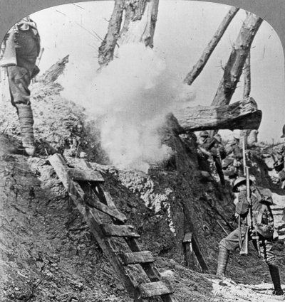 Brittijoukot menevät huipulle, Flanderi, Belgia, ensimmäinen maailmansota, c1914-c1918 tekijältä Realistic Travels Publishers
