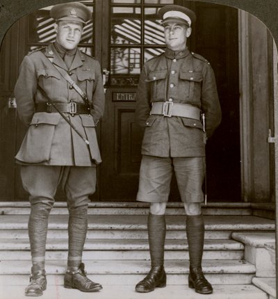 Kapteeni MacDougall, DSO ja kadetti Mullin, kaksi kanadalaista VC:tä, ensimmäinen maailmansota, 1914-1918 tekijältä Realistic Travels Publishers