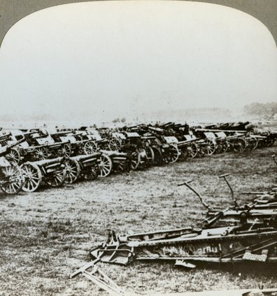 Satoja saksalaisia aseita vangittiin Couralettessa, Ranskassa, Sommen taistelussa, ensimmäinen maailmansota, 1916 tekijältä Realistic Travels Publishers