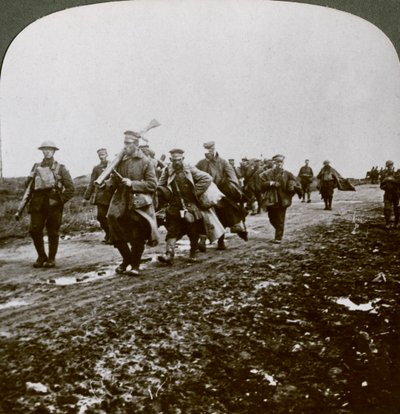 Vanhojen halveksittavien vangitsemia preussialaisia eteneessä Pozieresissa, ensimmäinen maailmansota, 1914-1918. tekijältä Realistic Travels Publishers