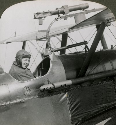 Sopwith Scout yläsiiven valokuva-aseella, ensimmäinen maailmansota, 1914-1918. tekijältä Realistic Travels Publishers