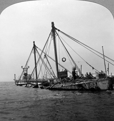 Uponnut sotalaiva HMS Vindictive, Oostende, Belgia, Ensimmäinen maailmansota, 1918. tekijältä Realistic Travels Publishers