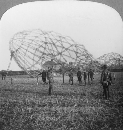 Zeppelin ammuttiin alas Colchesterin lähellä Essexissä, ensimmäinen maailmansota, 1916 tekijältä Realistic Travels Publishers