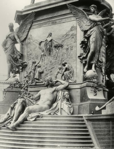Berliini, Denkmal Kaiser Wilhelm I., Sockel tekijältä Reinhold Begas